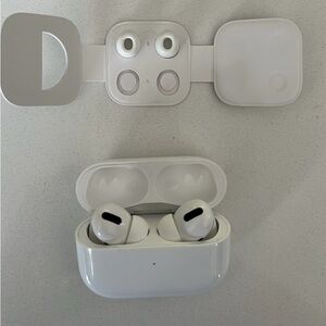 Apple AirPods Pro 1 with Charging Case - White